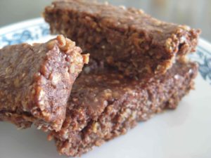 Homemade Protein Bars – only 4 ingredients without baking